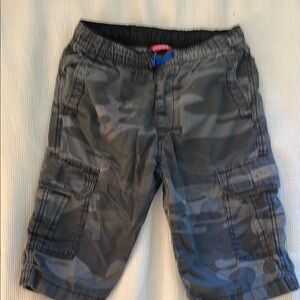 Gray Camouflage Cargo Shorts with Elastic Waistband and Casual Fit